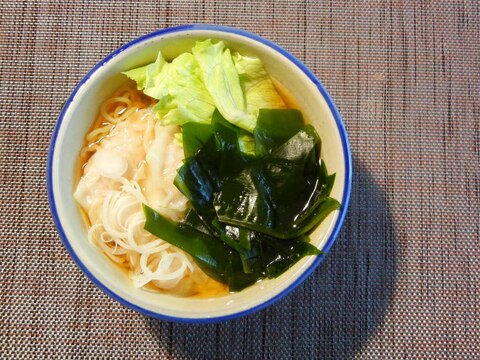 生わかめワンタンレタスラーメン